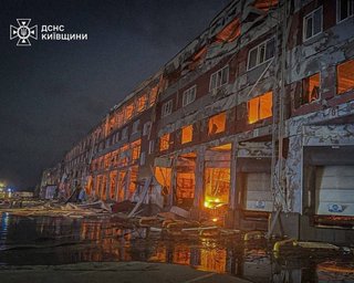 Росіяни зруйнували логістичний комплекс площею 100 тис. кв. м під Києвом (фото)