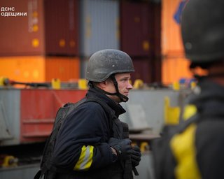 Россия атаковала иностранное судно в Черном море и прицельно ударила по спасателям в Одессе (фото)