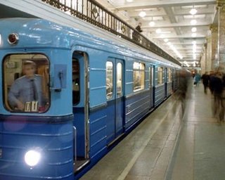 В Киевском метро погиб мужчина, упав на рельсы