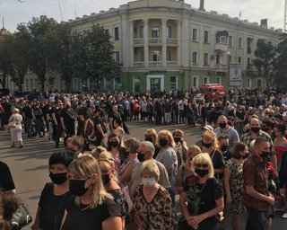 Очередь в несколько тысяч человек: в Кривом Роге началось прощание с мэром Павловым (видео)