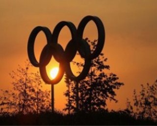 Организаторы Олимпиады установили в центре Лондона флаг Казахстана с дырой вместо солнца