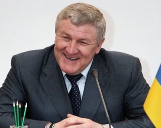 Янукович назначил экс-министра обороны послом в Беларуси