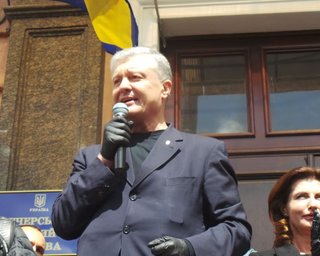 Судья Сергей Вовк отпустил Порошенко без каких-либо ограничений