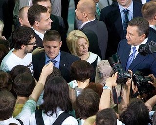 Пик доверия к власти Януковича прошел, -  исследование TNS