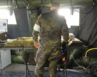 "Тел слишком много": военный госпиталь ВС РФ в Крыму переполнен ранеными (видео)