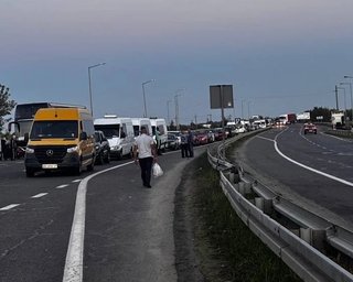 На границе с Польшей образовались очереди: водители сообщают об усиленных проверках, — СМИ