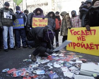 В ex.ua заверили, что пользователей властям не сдадут