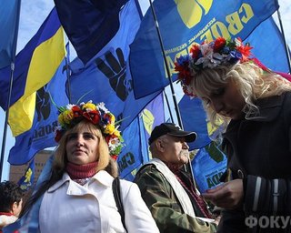 В Донецкой области на шествие "свободовцев" напали "спортивные" коммунисты