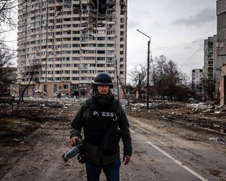 Попал под атаку российского дрона: под Бахмутом ранен журналист AFP из США, – СМИ