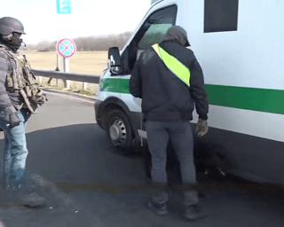 Угорщина показала відео з підробкою документів у "справі інкасаторів": "Ощадбанк" заявив — це фейк