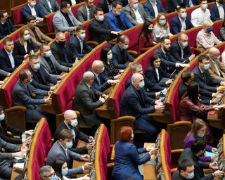 В Раду с понедельника будут пускать только по COVID-документам