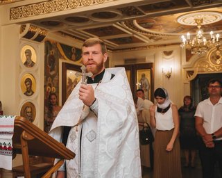 Що одягти в церкву на Великдень - відповідь священника