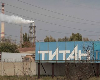 "Красная зона риска": партизаны рассказали о ситуации вокруг завода "Титан"