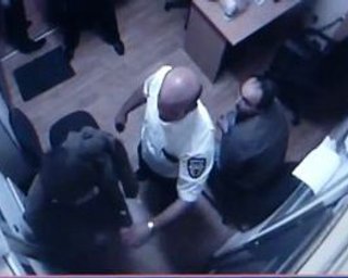 У охранников Каравана не было кнопки экстренного вызова милиции