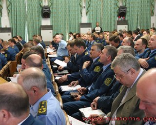 В ряды таможенников просочились 20 бездипломных сотрудников