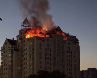 В Киеве много пожаров и разрушений, есть погибшие: что известно о первых последствиях массированной атаки РФ (видео)