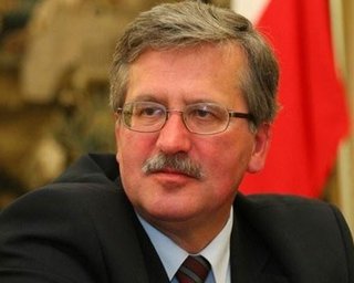 Коморовский торжественно встретил Януковича на крыльце дворца