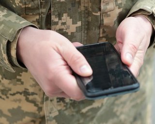 Російські хакери зламують телефони бійців ЗСУ, щоб дізнатися військові плани, — CNN