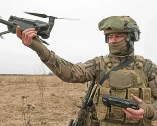 20 російських FPV-дронів за дві хвилини: десантники показали бої в Покровську (відео)