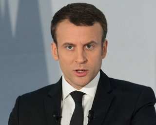 Макрон отказался ехать к Меркель