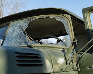 Боевики обстреляли из ПТРК автомобиль в мирном поселке, – штаб ООС