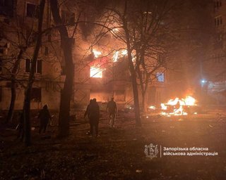 Россияне ударили по Запорожью "Шахедами": попали в жилые дома, есть пострадавшие (фото, видео)
