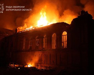 Масована атака РФ на Україну: є загиблі й поранені, в Запоріжжі горів університет (фото)