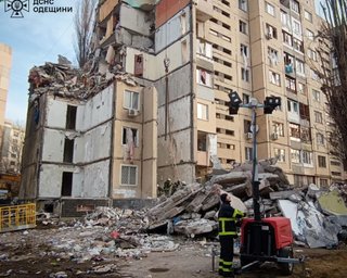 ВС РФ нанесли ракетные удары по Одессе: погибли фельдшер и работник ГСЧС (видео)