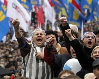 В Ровно собрался многотысячный пикет облпрокуратуры