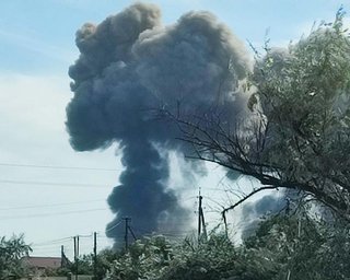 В Крыму раздались взрывы: в результате атаки повреждена нефтебаза, — соцсети