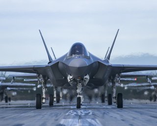 США потеряли в Гонконге крупную партию "секретных деталей" для F-35: Пентагон подозревает "причастность" КНР