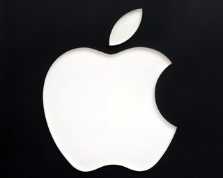 В Нью-Йорке открылся самый крупный фирменный магазин Apple