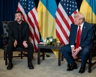 "Агрессивный таймлайн": Зеленского принуждают принять мирный план США, — РБК-Украина