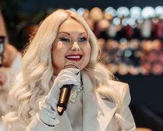 Катерина Бужинська у купальнику похвалилась відпочинком у Греції (фото)