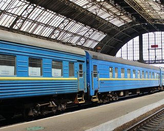 Ракетная атака РФ по Украине: в УЗ сообщили о задержке поездов и изменениях в работе