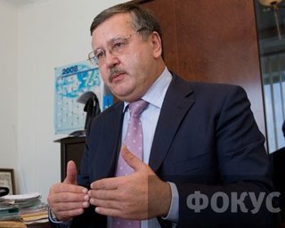 Деньги на танки для армии раздерибанят, - Гриценко