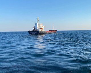 Прорвало блокаду: перше судно із зерном з України прибуло в Босфор