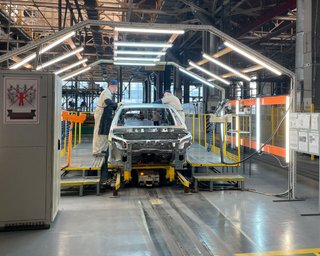 Санкции против РФ работают: АвтоВАЗ полностью остановит производство