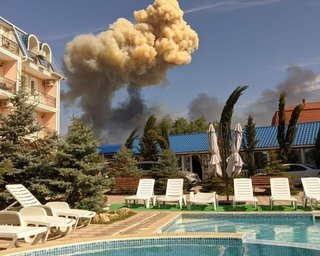Украинский удар или неудачно покурили: 5 версий, что взорвалось на аэродроме РФ в Новофедоровке