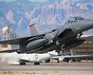 Винищувач F-15 — все ще найкращий бойовий літак Америки