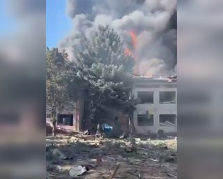 Краматорськ під авіаударом: російські бомби влучили в пункт евакуації, є постраждалі