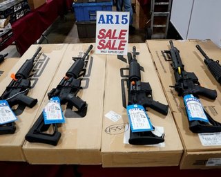 Культова зброя США: що відомо про гвинтівку AR-15, з якої стріляли в Трампа