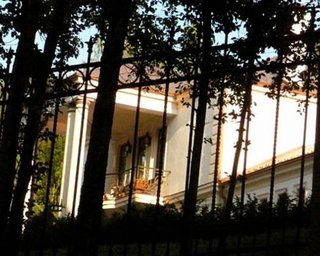 Азаров лишил резиденцию Януковича статуса заповедника