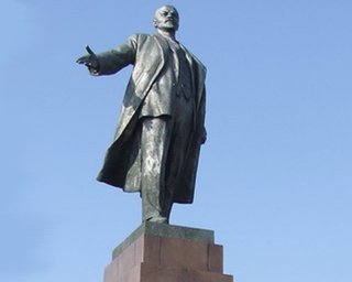 Начался сбор подписей за снос памятников Сталину и Ленину