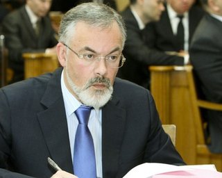 Табачник обязал вузы платить фирме сына своего подчиненного