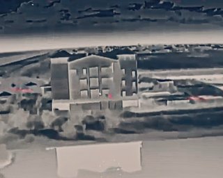 У Генічеську влучили по штабу ФСБ та стоянці "Панциря": втрати 100+ осіб, — Зеленський (відео)