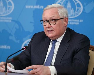 "На краю пропасти": в МИД РФ угрожают США открытым военным конфликтом