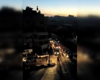 Кричали и фотографировали: в соцсетях показали, как палестинцы провожали заложников (видео)