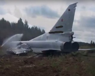 Бомбардировщик ВКС РФ, участвовавший в Запад-2017, выкатился со взлетной полосы и разбился