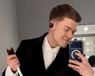Известный певец рассказал о попадании снаряда в его жилой комплекс в Киеве: "Самый страшный звук в жизни" (фото)